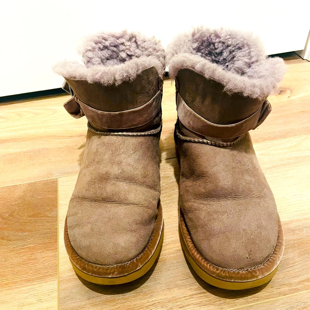 Ugg mini boot